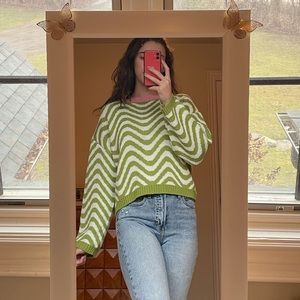Wavy green and pink sweater💗💚